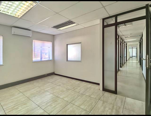 252M² OFFICE TO LET IN WILLOWBROOK